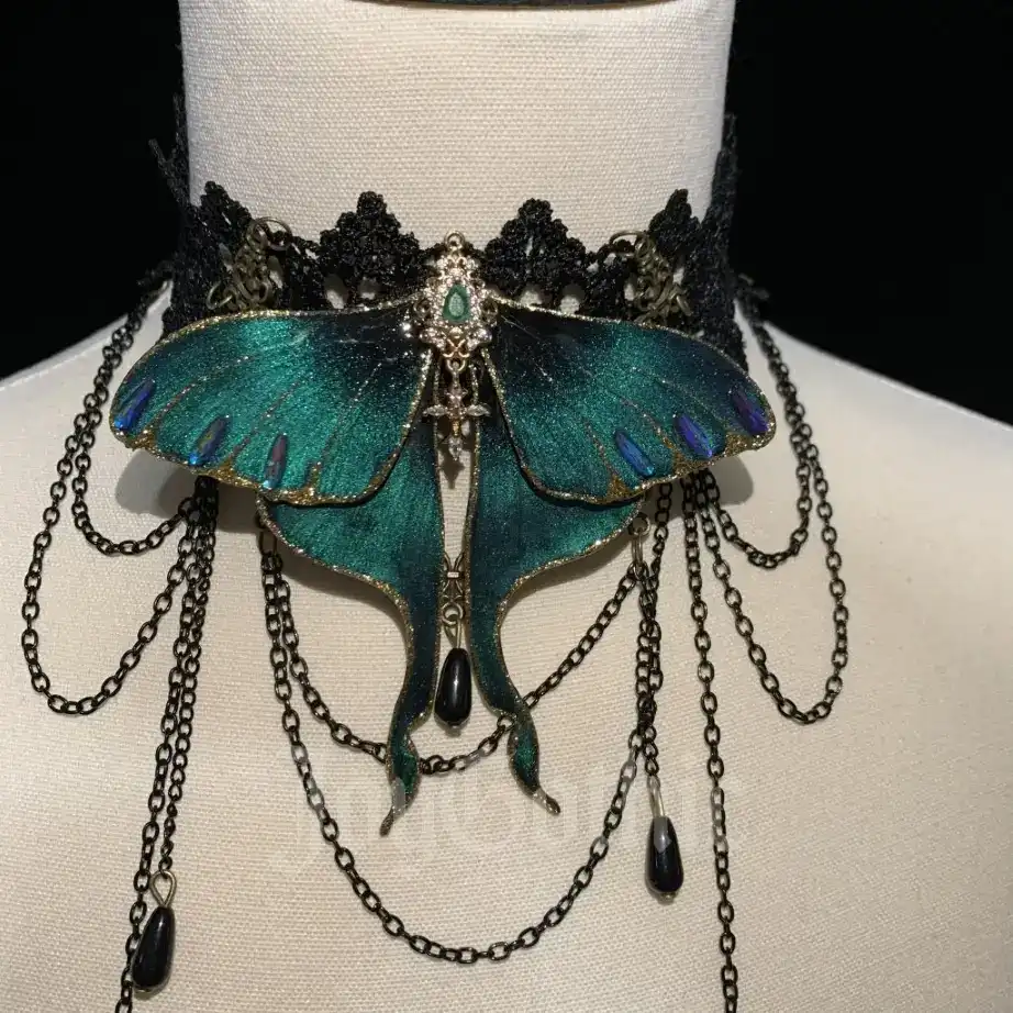 Green Moth Choker